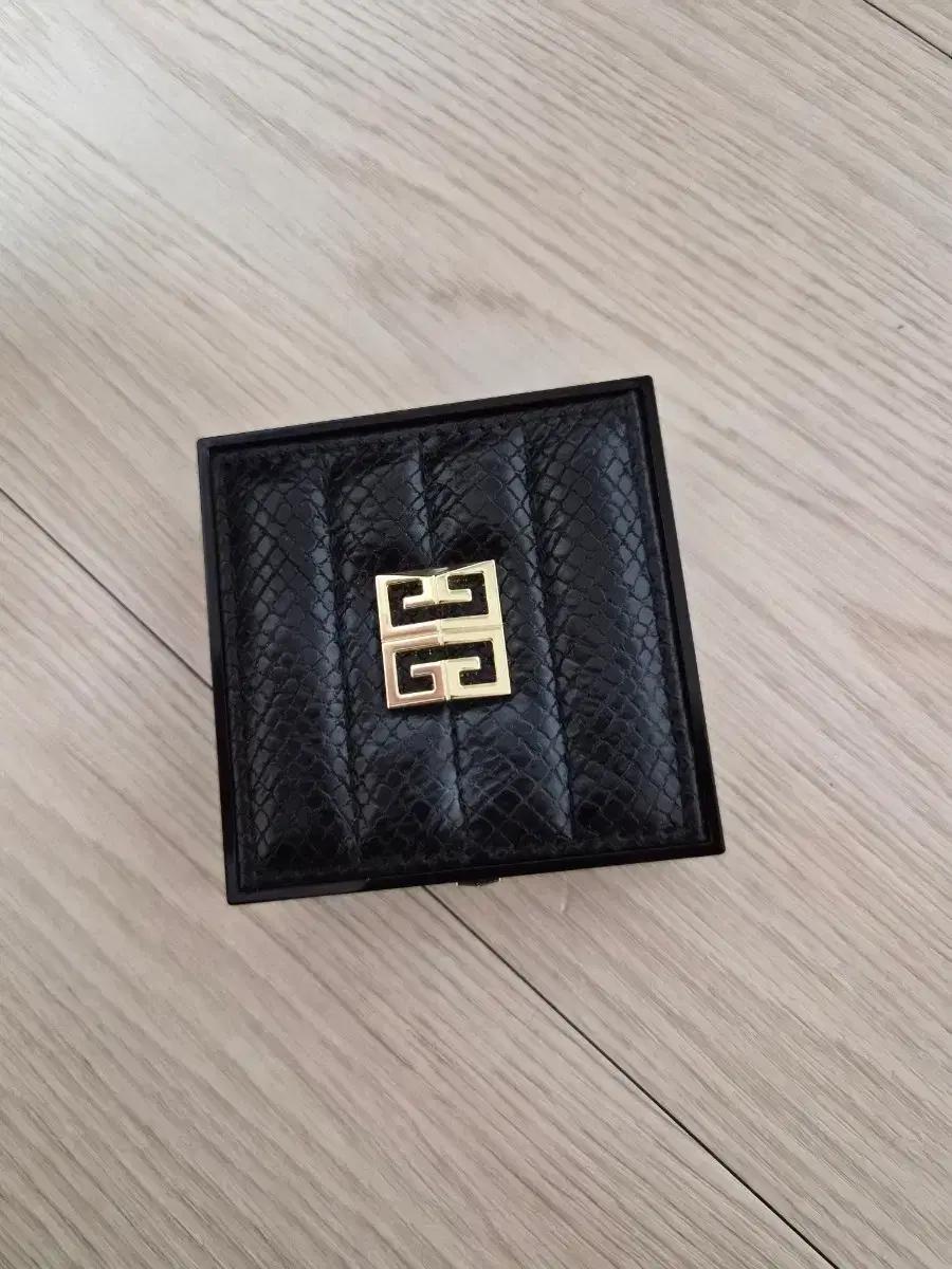 지방시 프리즘 리브르 글로우 쿠션