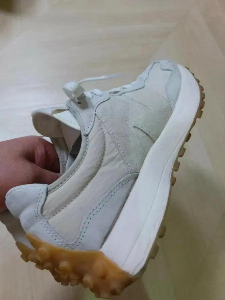 뉴발란스 327 아이보리 운동화 260