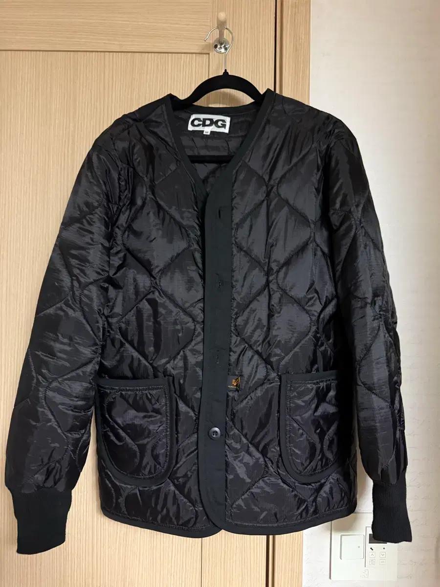 CDG 블랙 퀼팅 자켓 M 사이즈