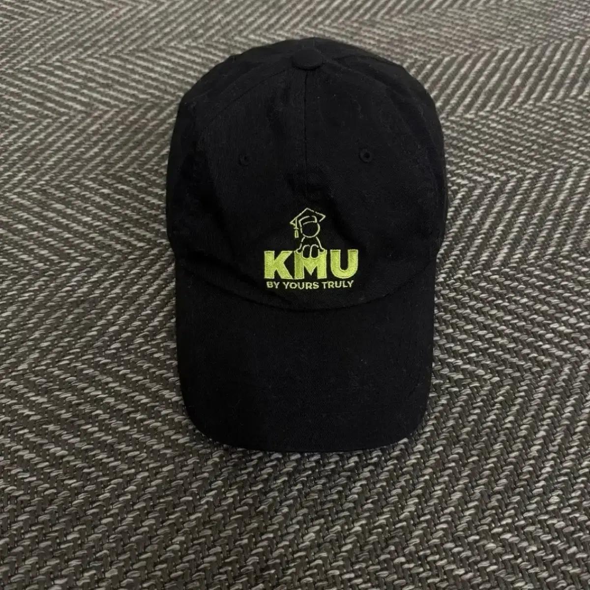 디네뎃 디스이즈네버댓 KMU 볼캡 블랙