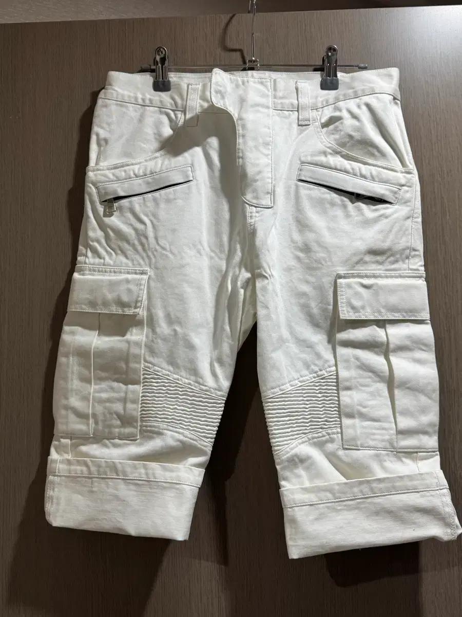 발망(BALMAIN) 카고 팬츠 / 화이트 7부