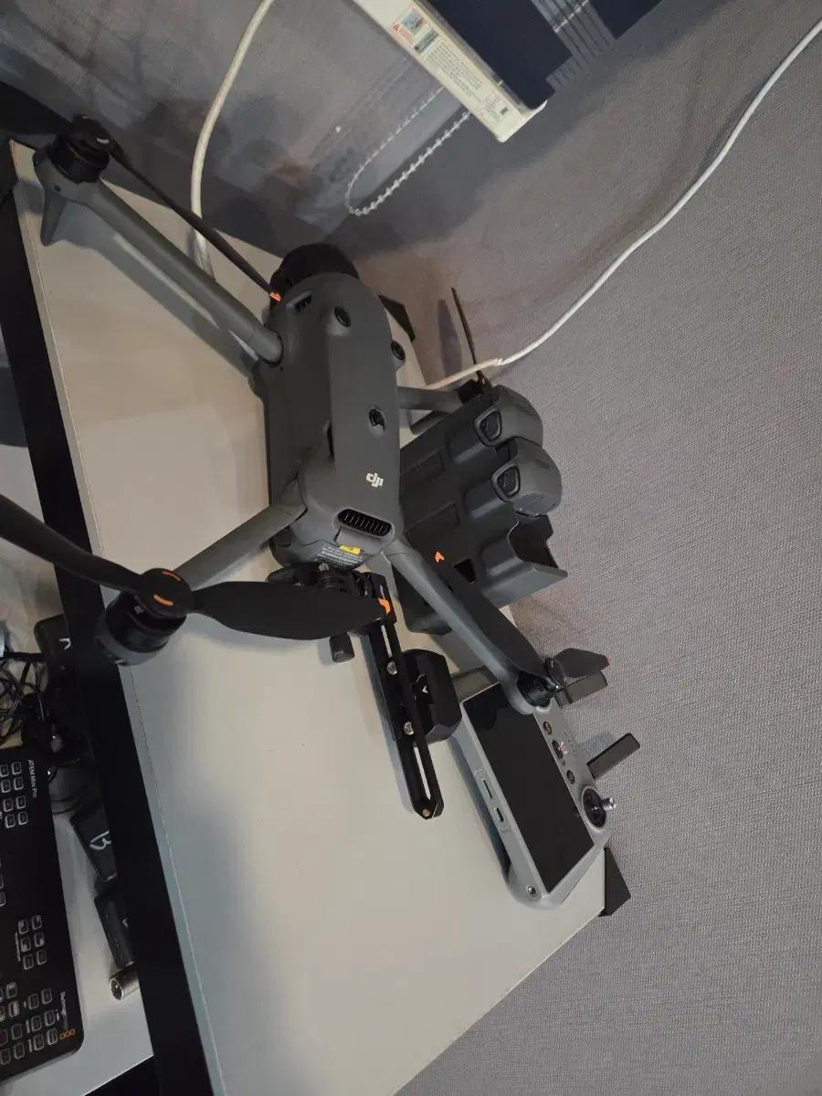 DJI 매빅 4 pro 플라이모어 콤보 + 2년캐어 (2달됨)