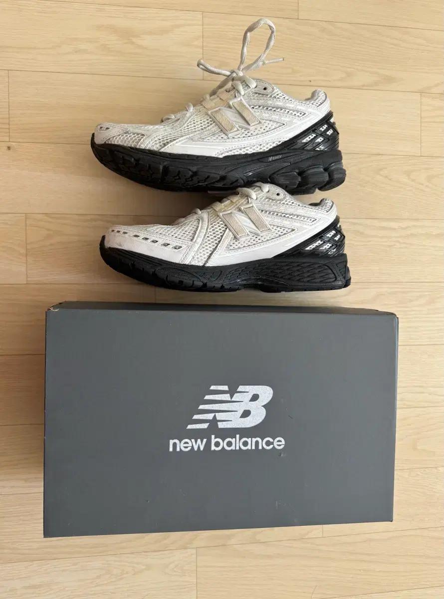 뉴발란스 꼼데가르송옴므 1906R 270