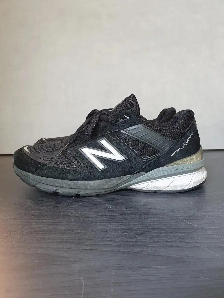 뉴발란스 990 v5 메이드 인 USA 블랙 스니커즈 (275)