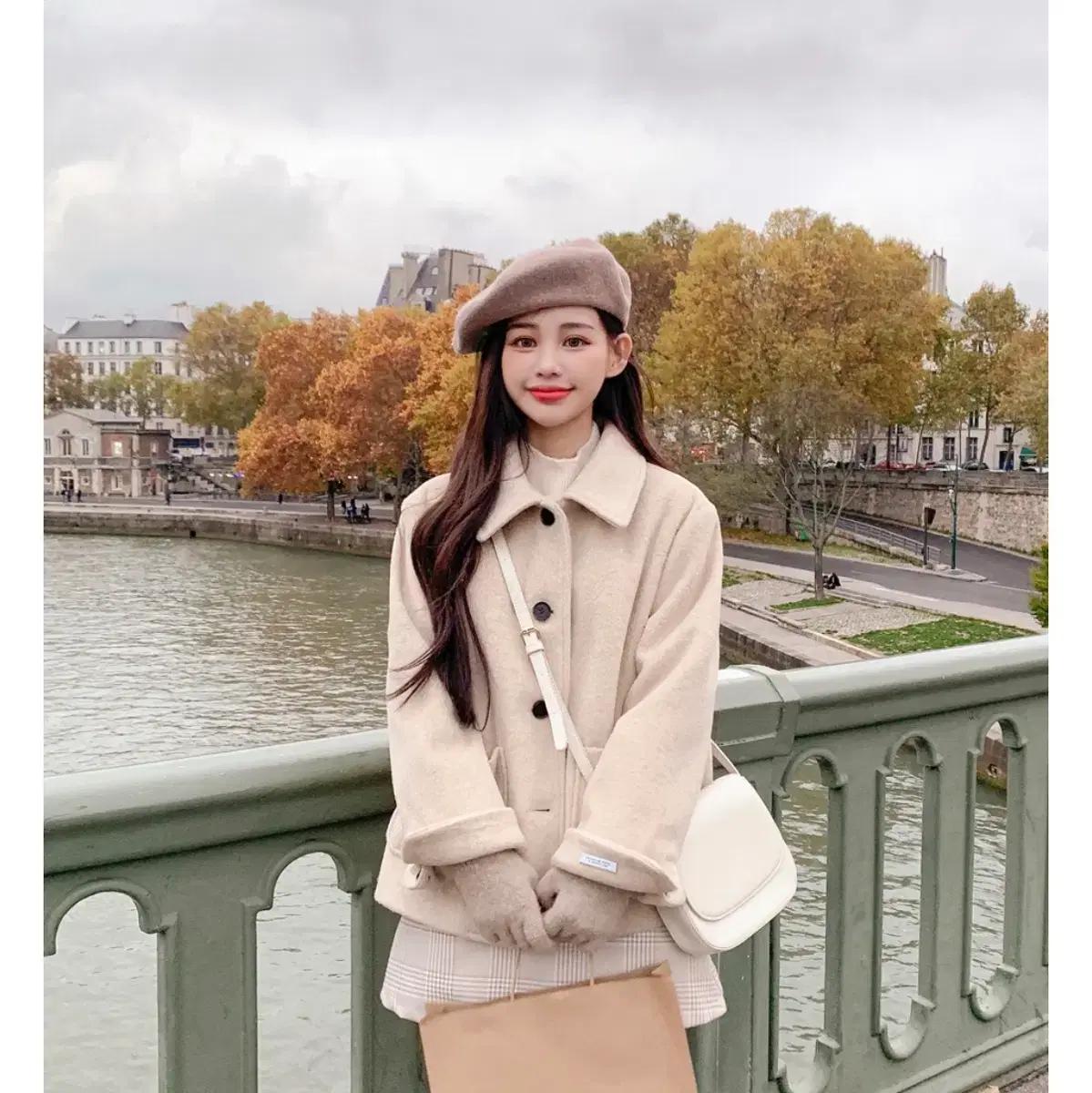 새상품 쇼퍼랜드 파운드 울 누빔 숏코트 아이보리