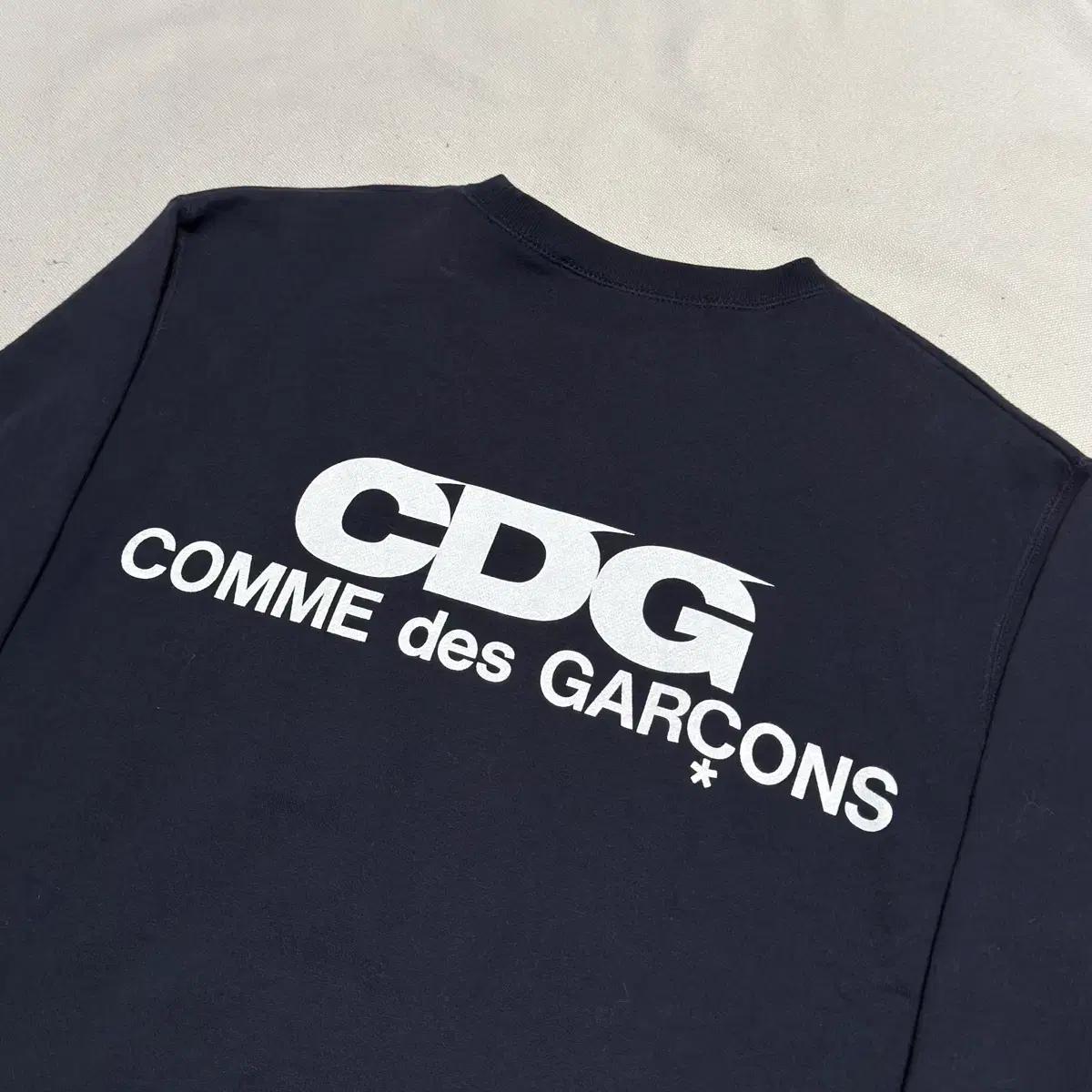 M 꼼데가르송 CDG 로고 네이비 맨투맨