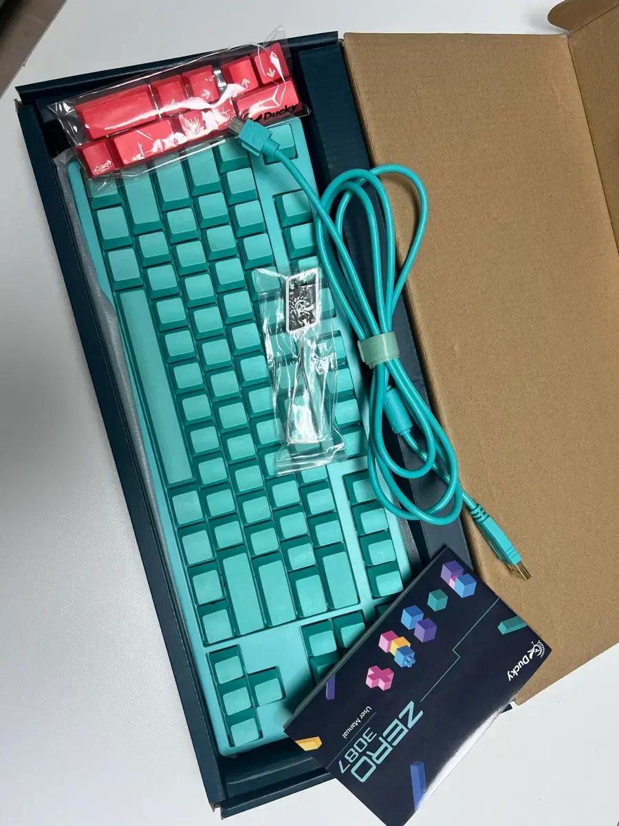 Ducky Zero 3087 청축 키보드 + 키캡