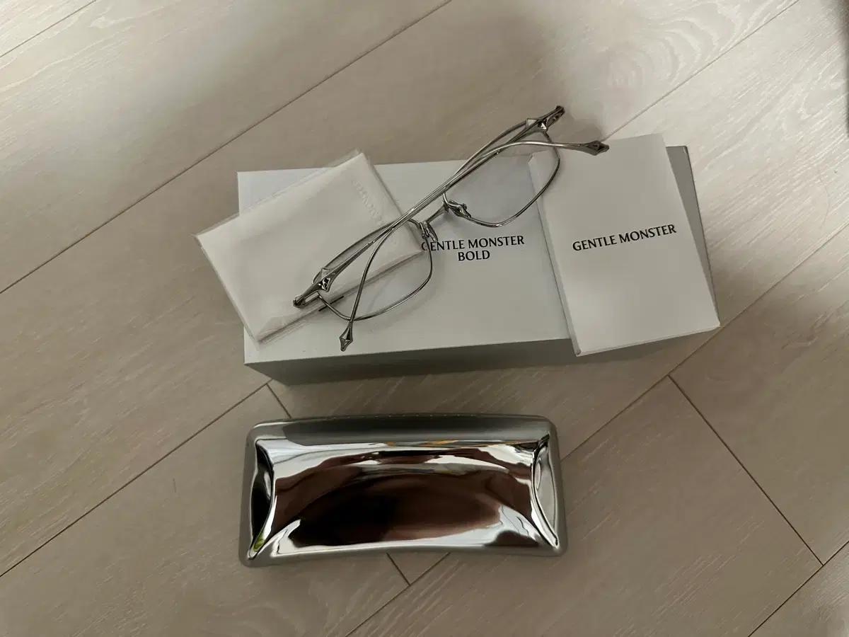 젠틀몬스터 사가2 실버 클리어