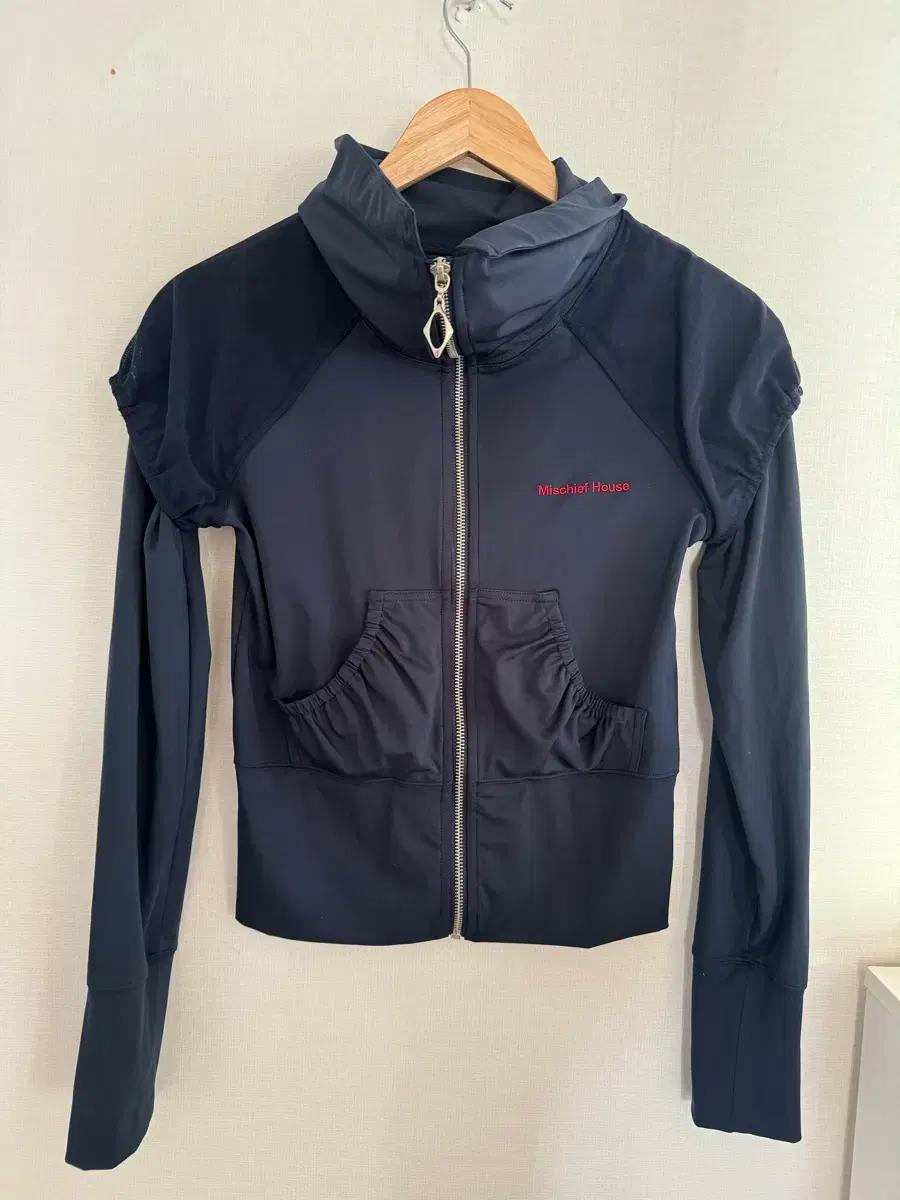 미스치프 mesh puff turtle neck zip up