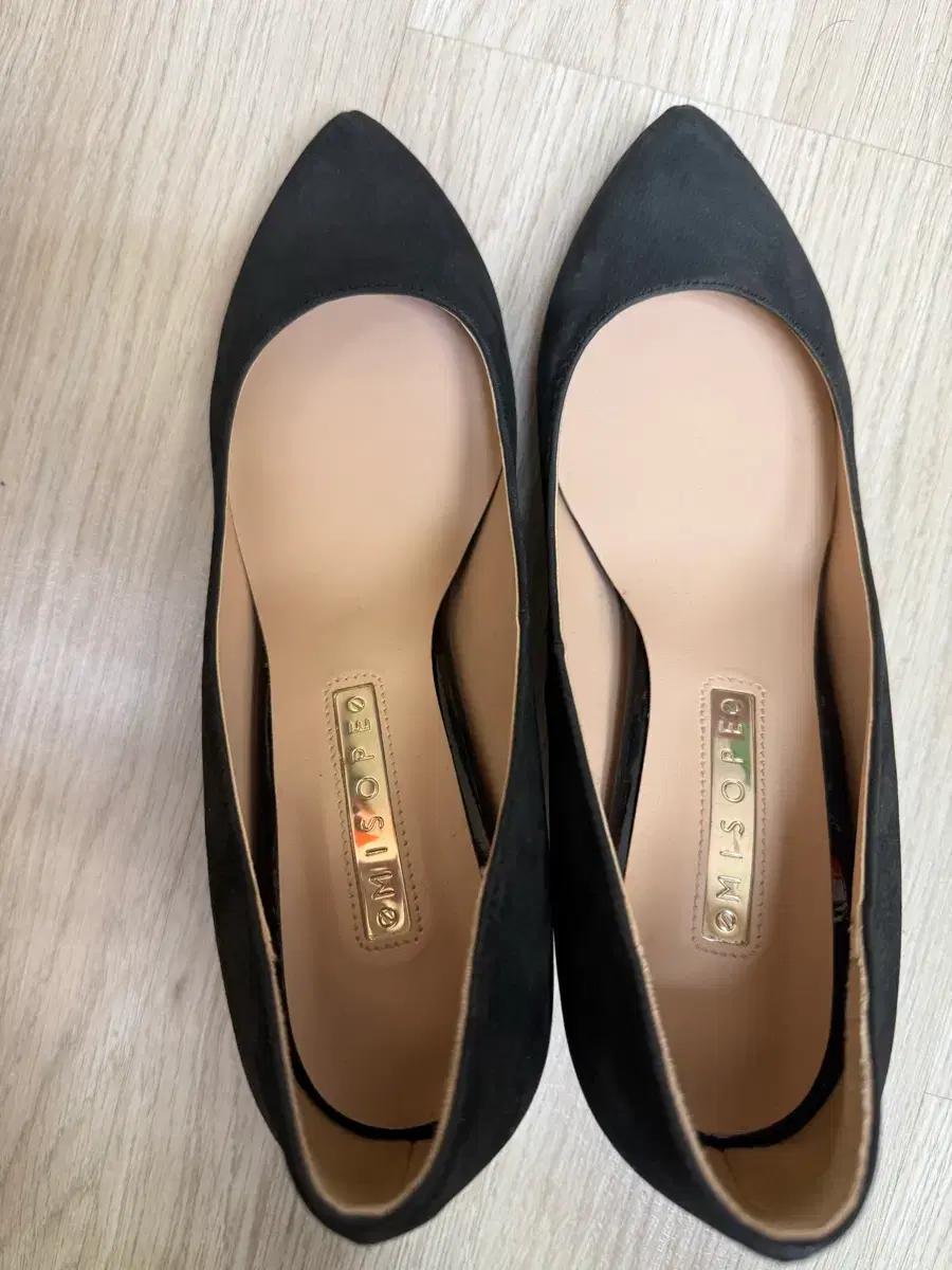 미소페 여성 블랙 스웨이드 펌프스 235
