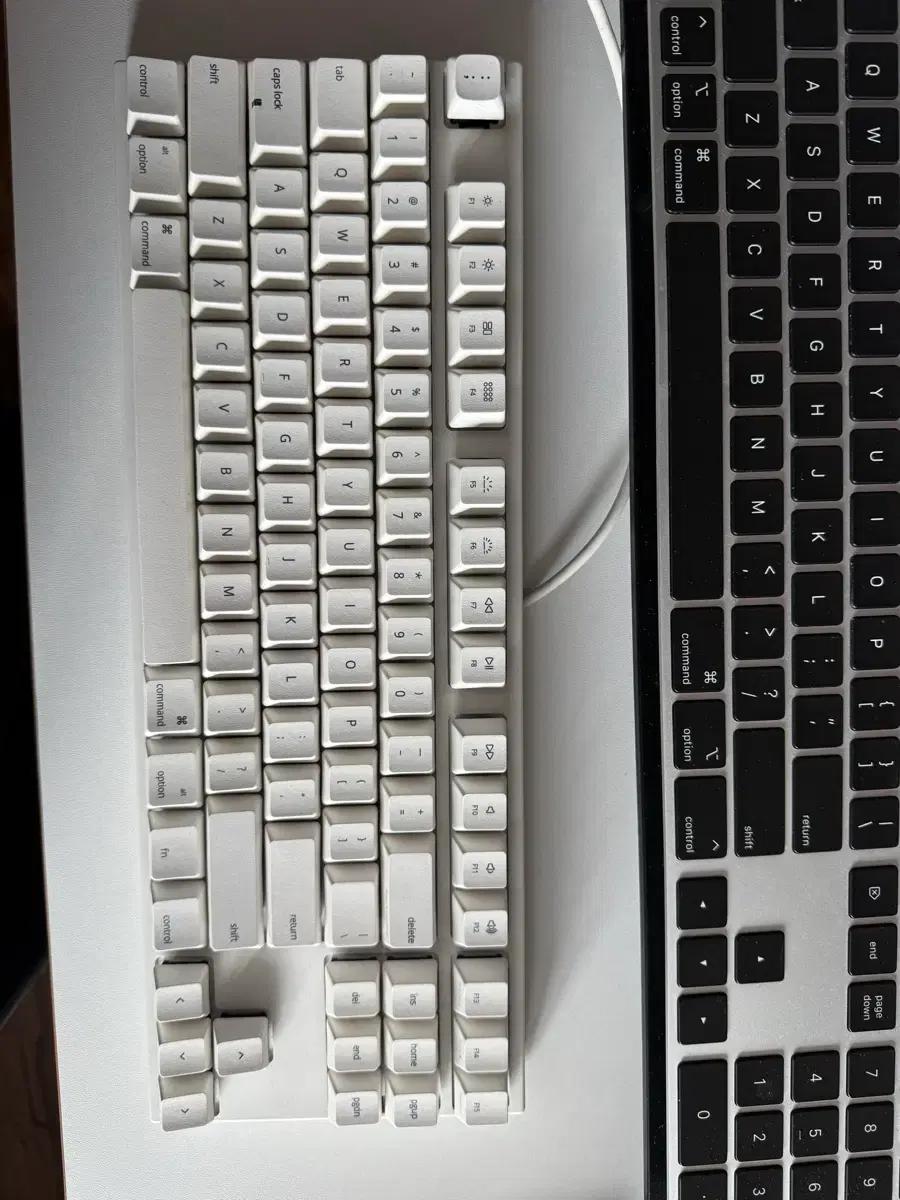 Varmilo VA87Mac 화이트 키보드