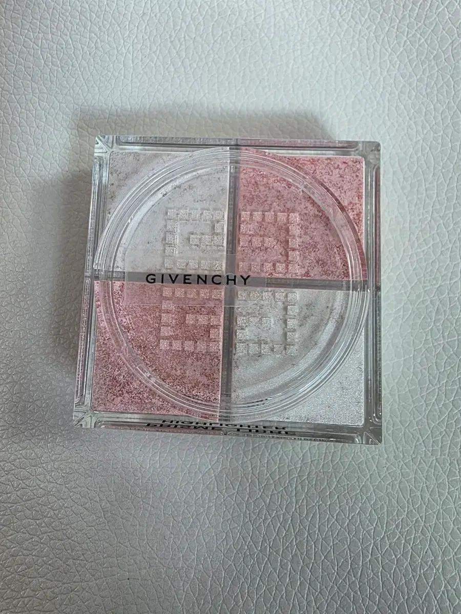 지방시 프리즘 리브르 한정 하이라이터 N16 스파클링 피치글로우 새제품