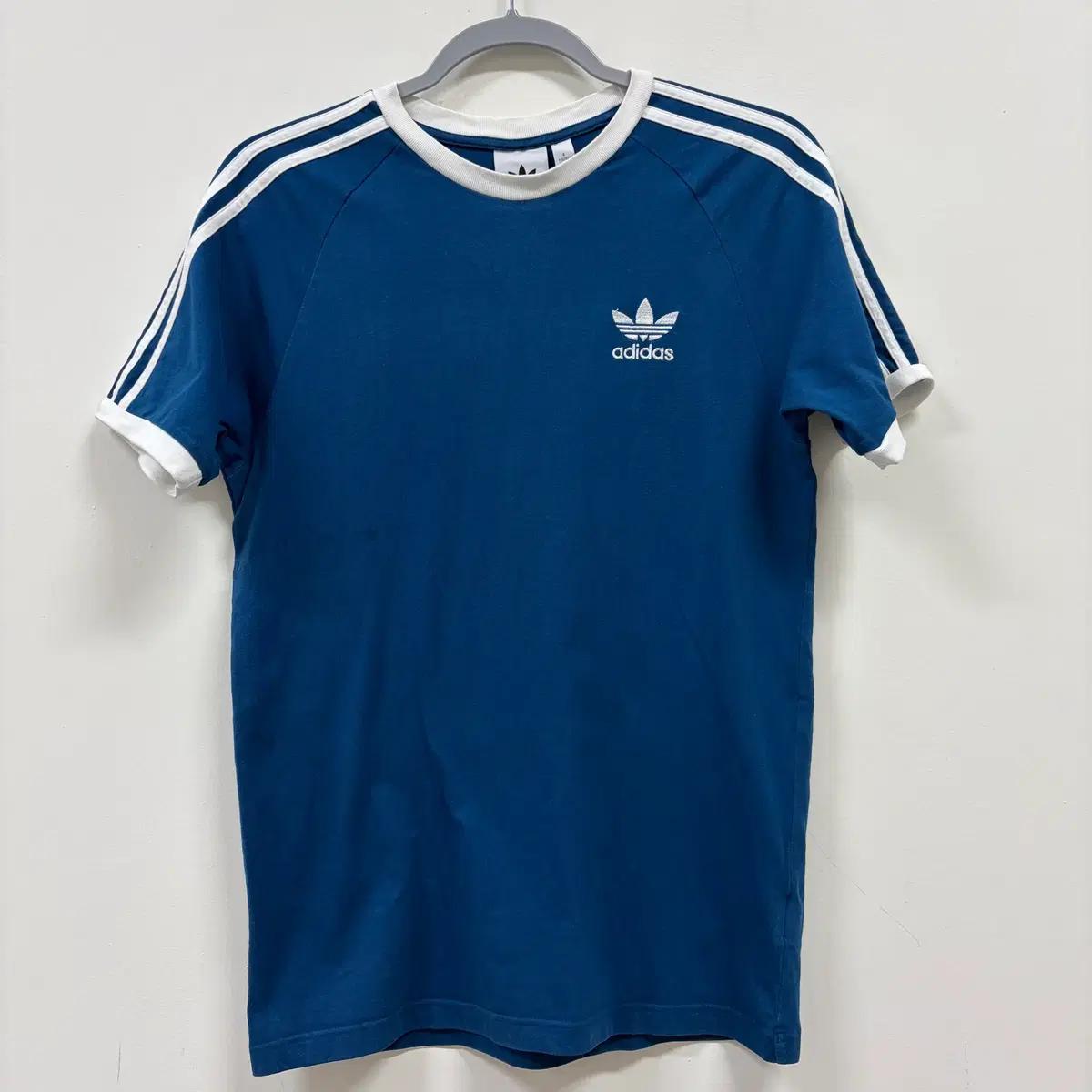 adidas 오리지널스 미니멀리즘 라운드넥 스포츠 티셔츠