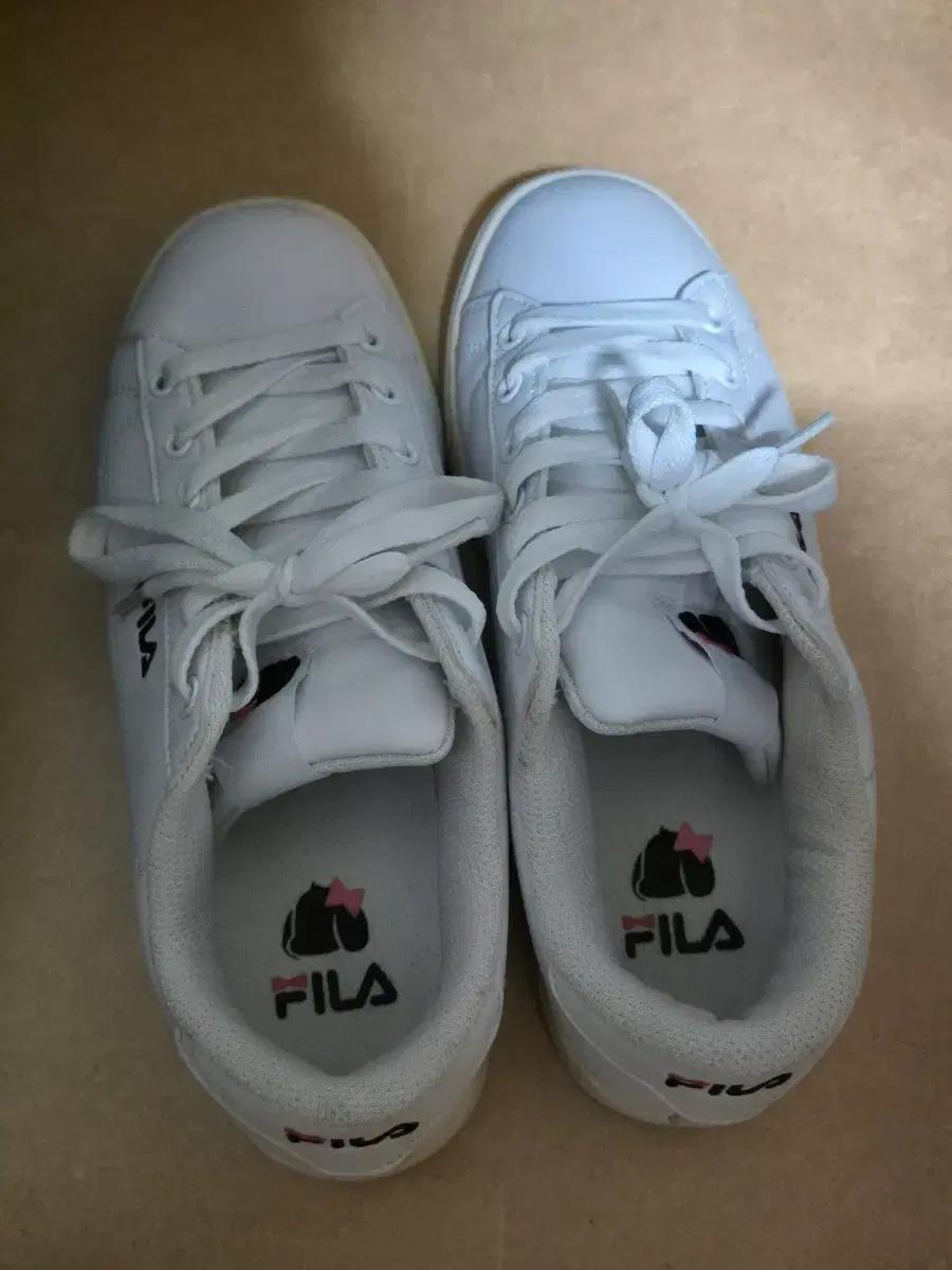 휠라 FILA 양아지 콜라보 운동화 화이트 스니커즈