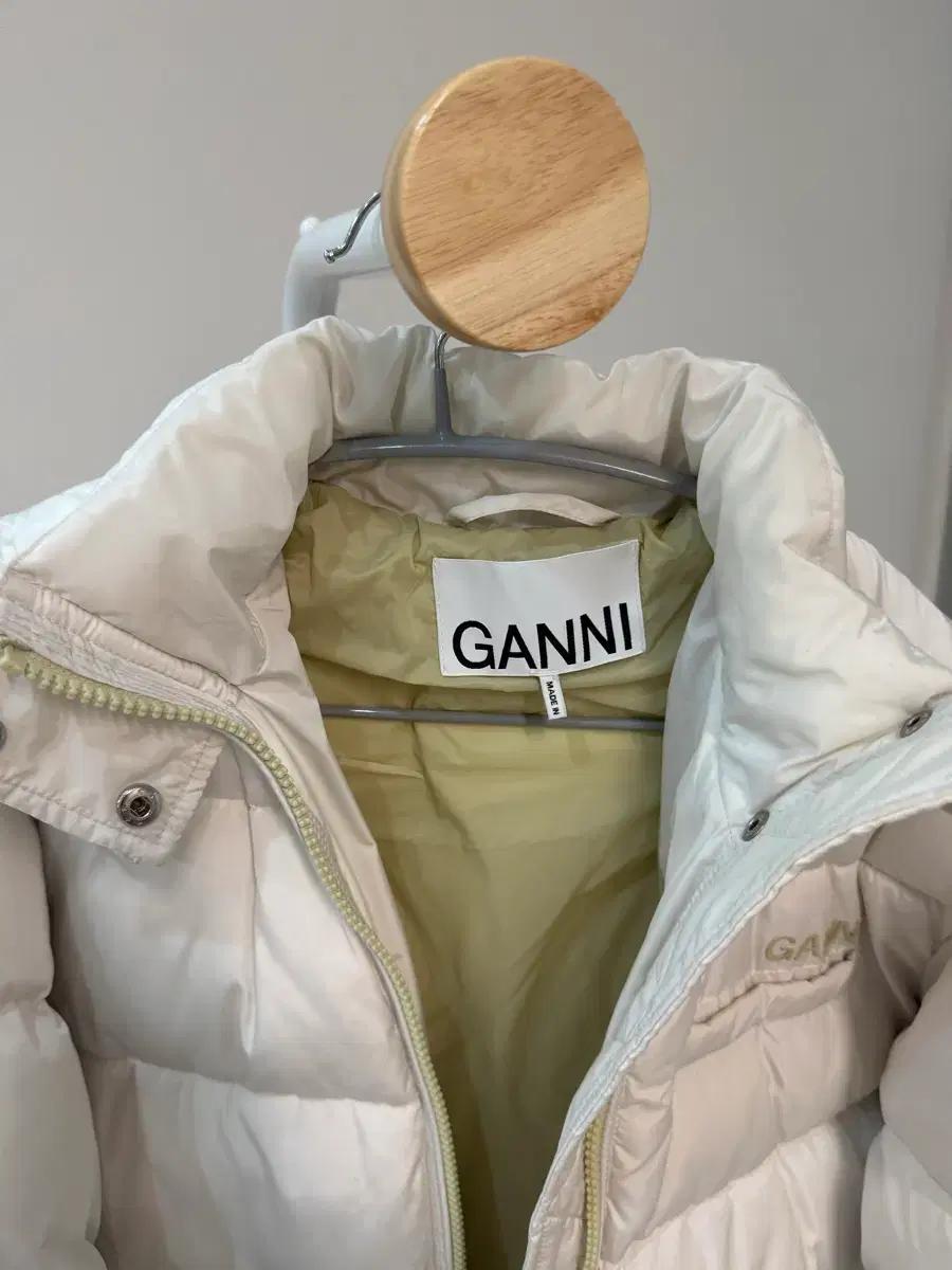 가니 ganni 패딩 화이트 투웨이