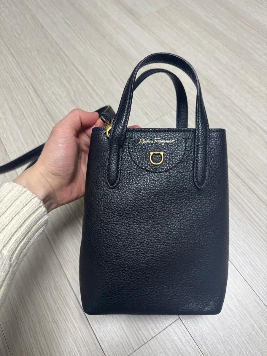 페라가모 미니백 블랙