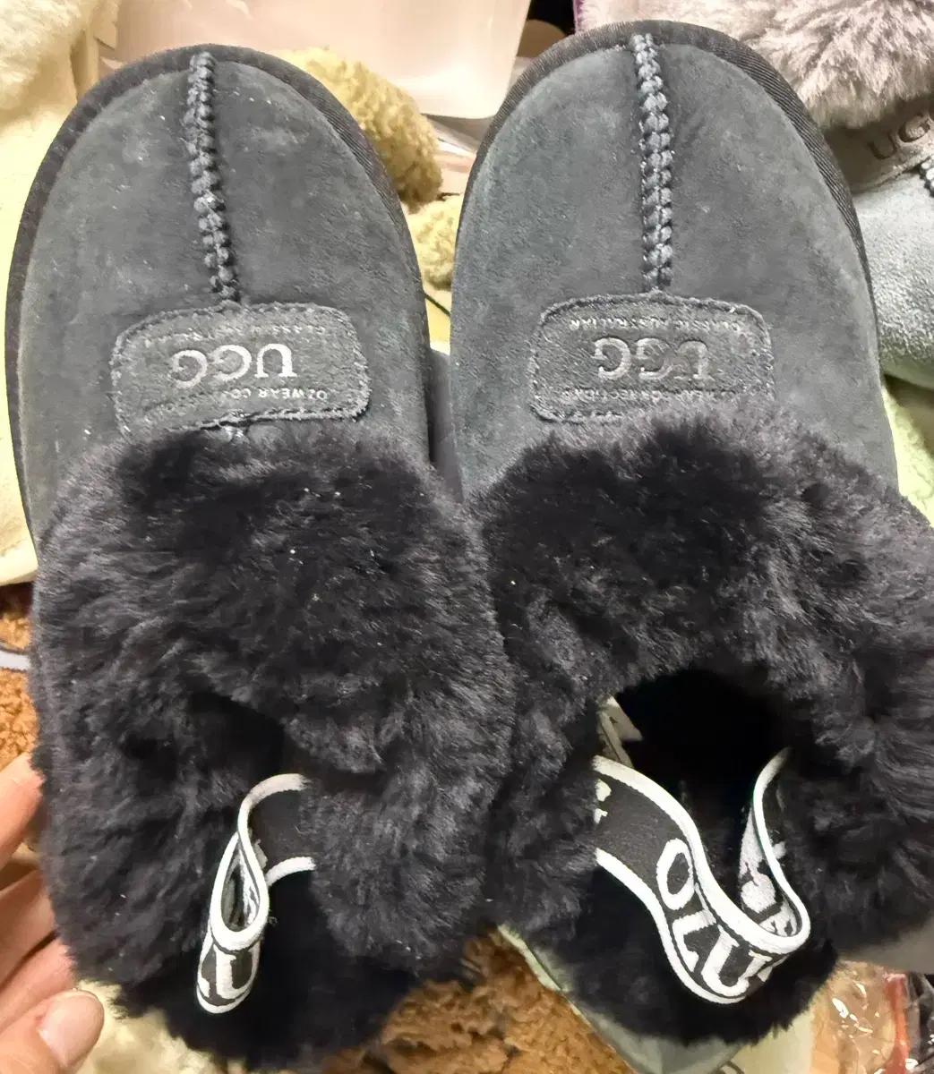 UGG 어그 슬리퍼 블랙 35사이즈 새상품 정품