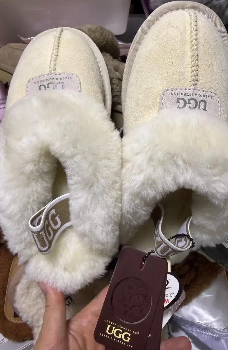 UGG 어그 뒤 밴드 슬리퍼 화이트 35사이즈 새상품 정품