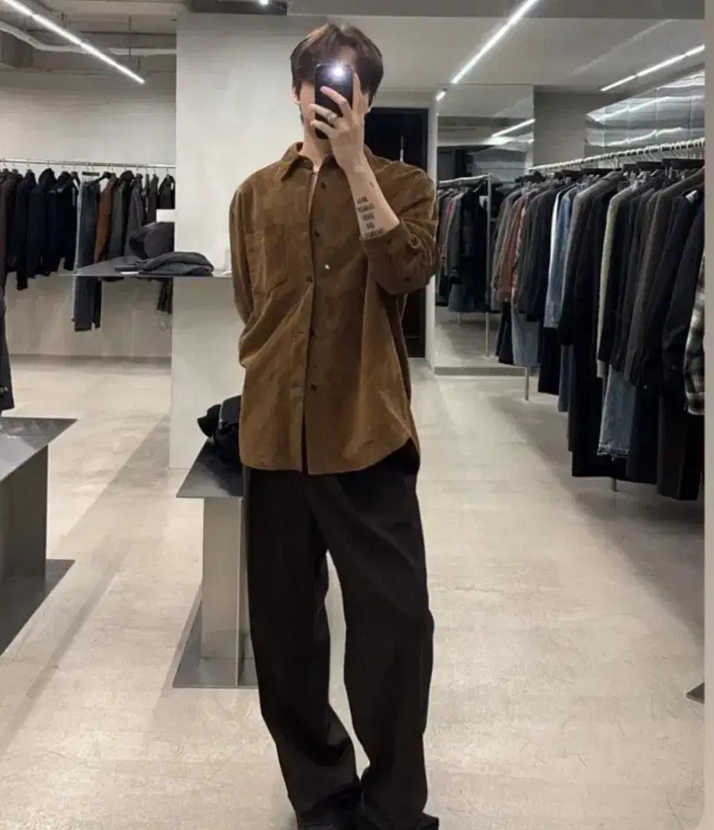 [새상품급] 토니웩 M Suede Relaxed Shirt Camel