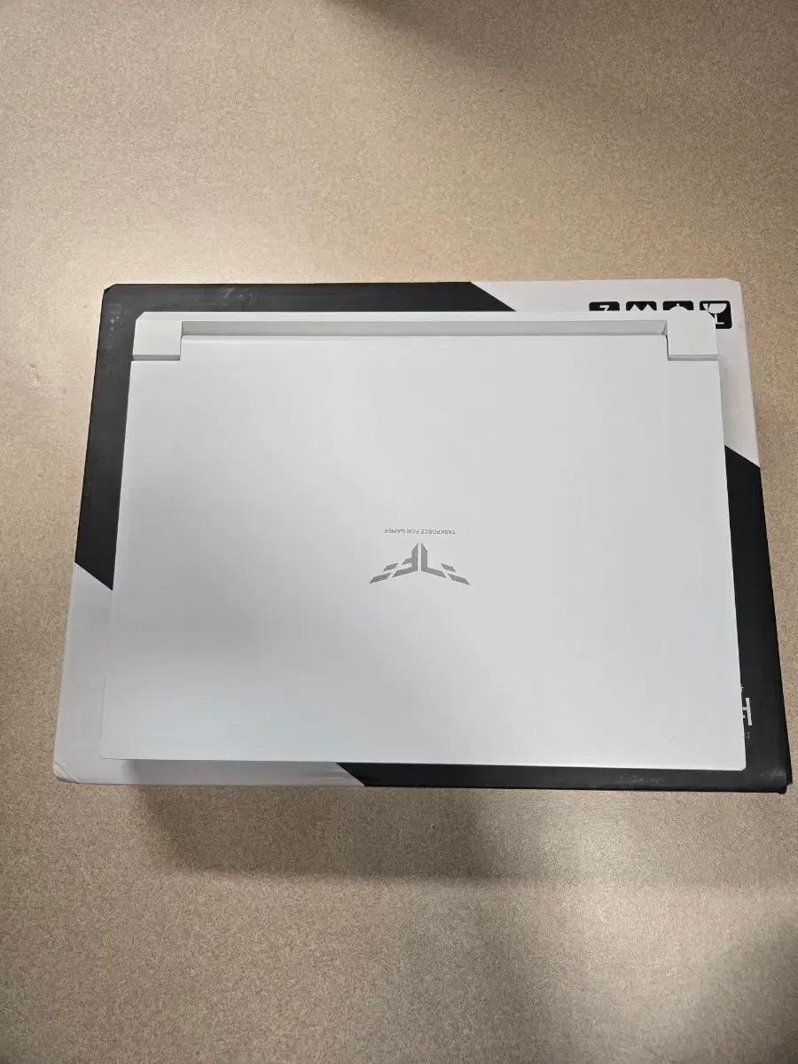 한성 i9 rtx4070 tfg6397 램64기가 수냉 게이밍노트북