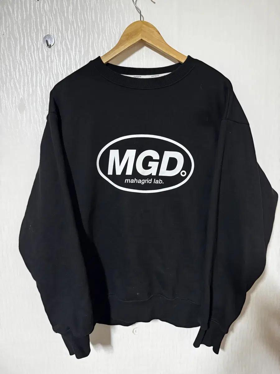 마하그리드 MGD 블랙 맨투맨 티셔츠