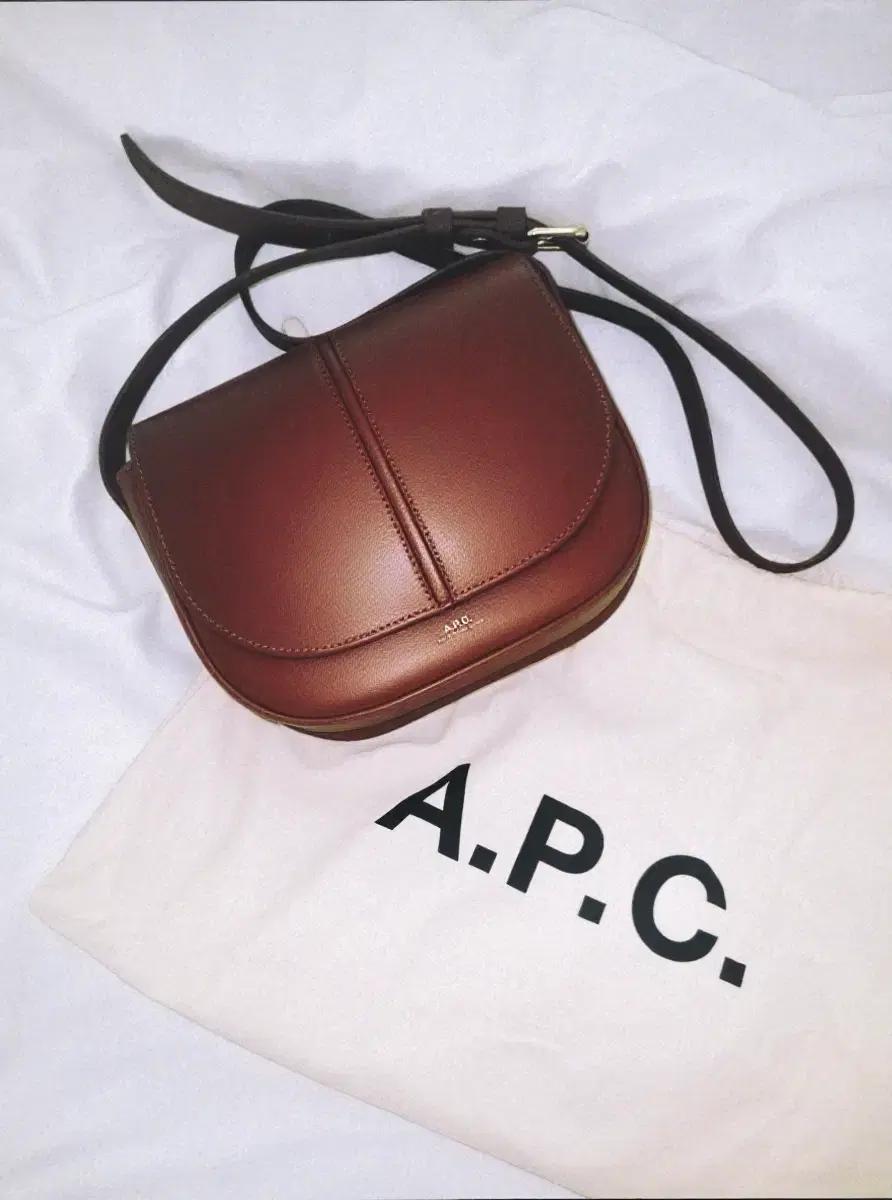 APC 아페쎄 베티백 브라운