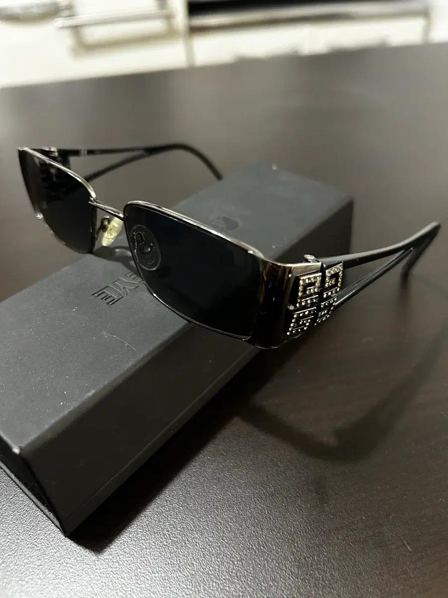 Givenchy 지방시 선글라스