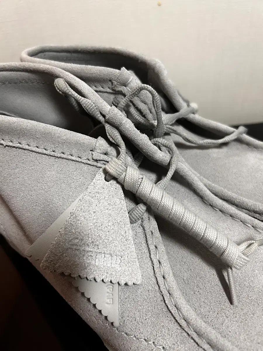 (새상품) 클락스 파프 PAF x Clarks 왈라비 그레이블루 290