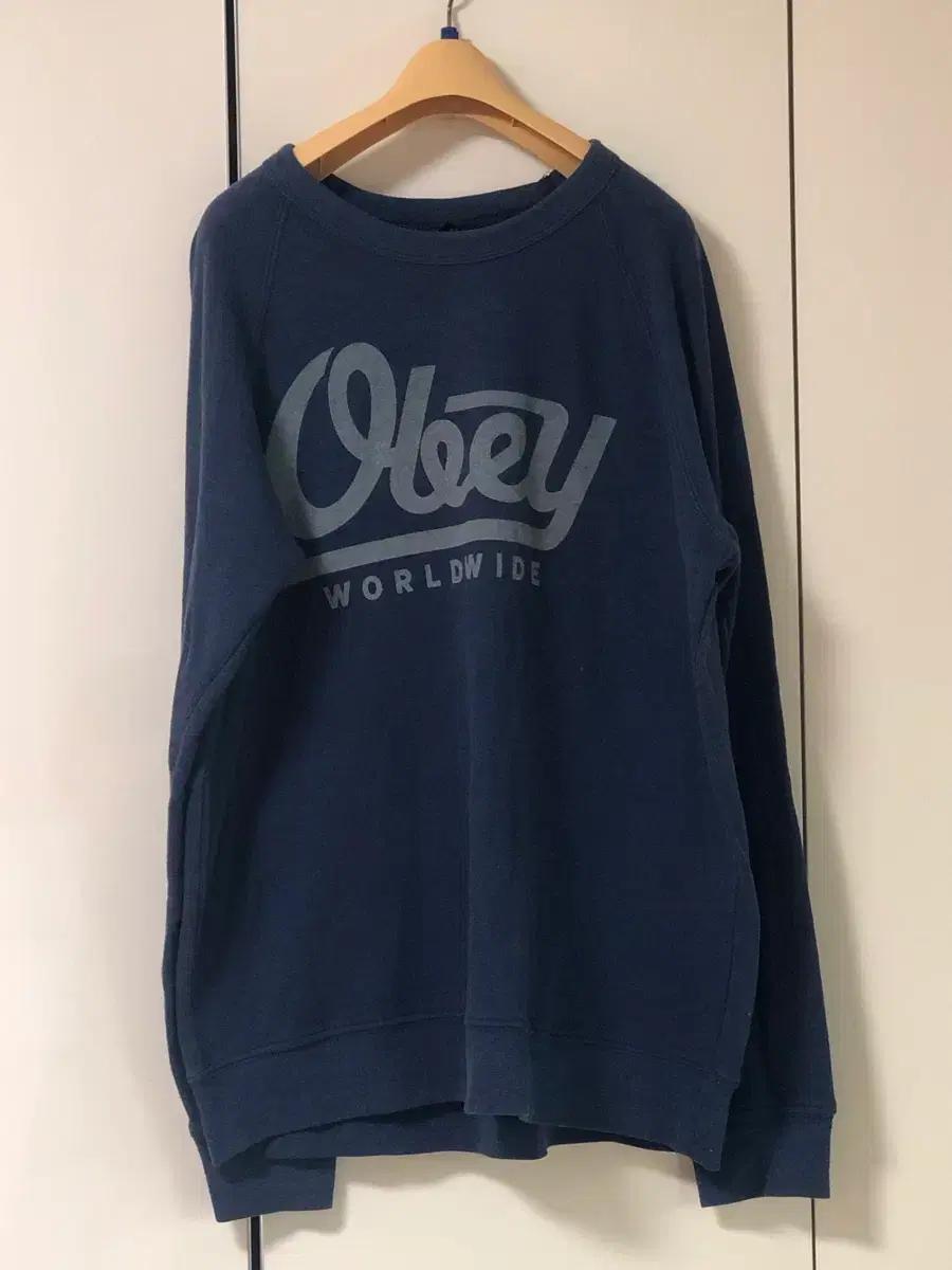 오베이 네이비 맨투맨 티셔츠 OBEY