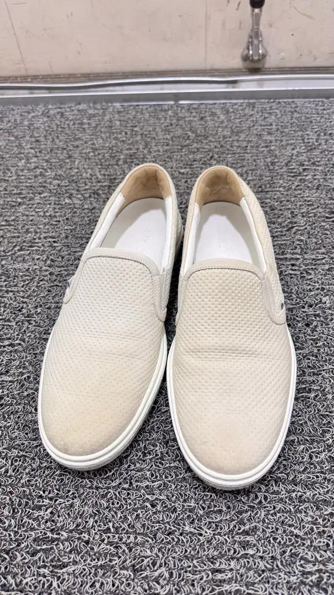 [정품] 지미추(Jimmy Choo) 남성 별 스터드 펀칭 슬립온 (41