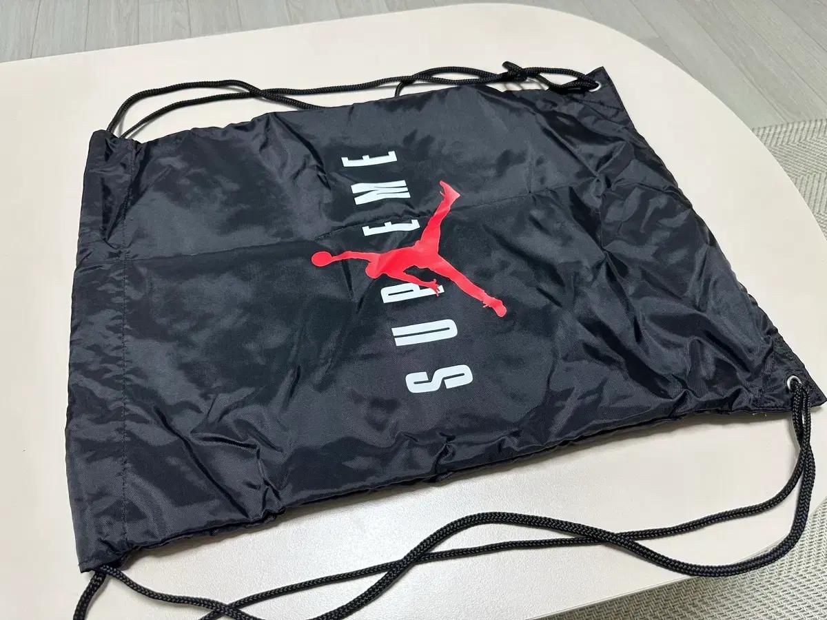 슈프림_조던 드로우 스트링 가방 블랙