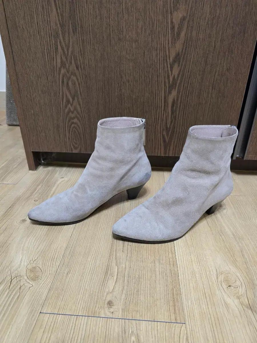 스튜어트와이츠먼 앵클부츠