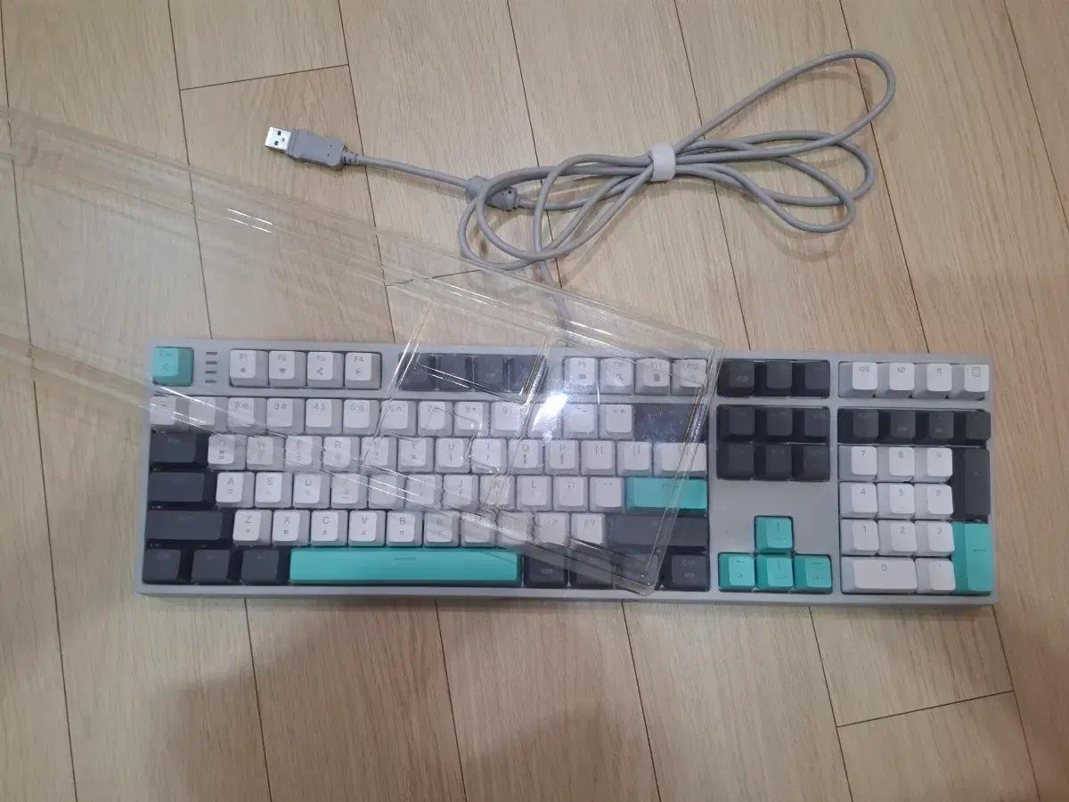 VALKAN PLUS VK-2 RGB 기계식 키보드 급처