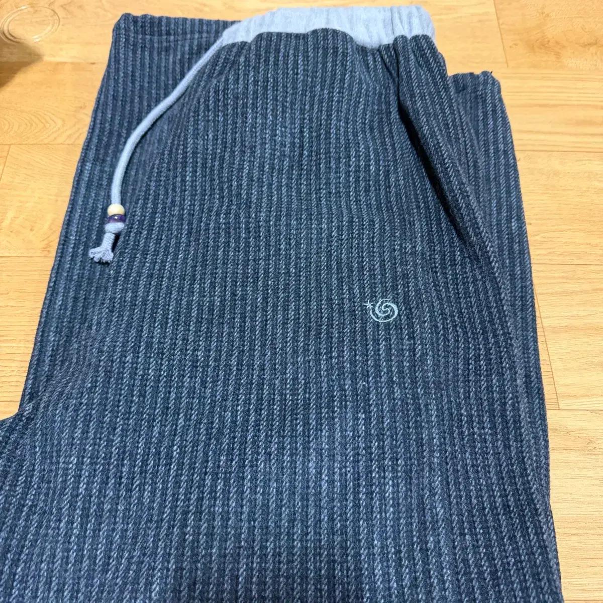 에이이에이이 ANGEL STRIPE PANTS [BLACK]