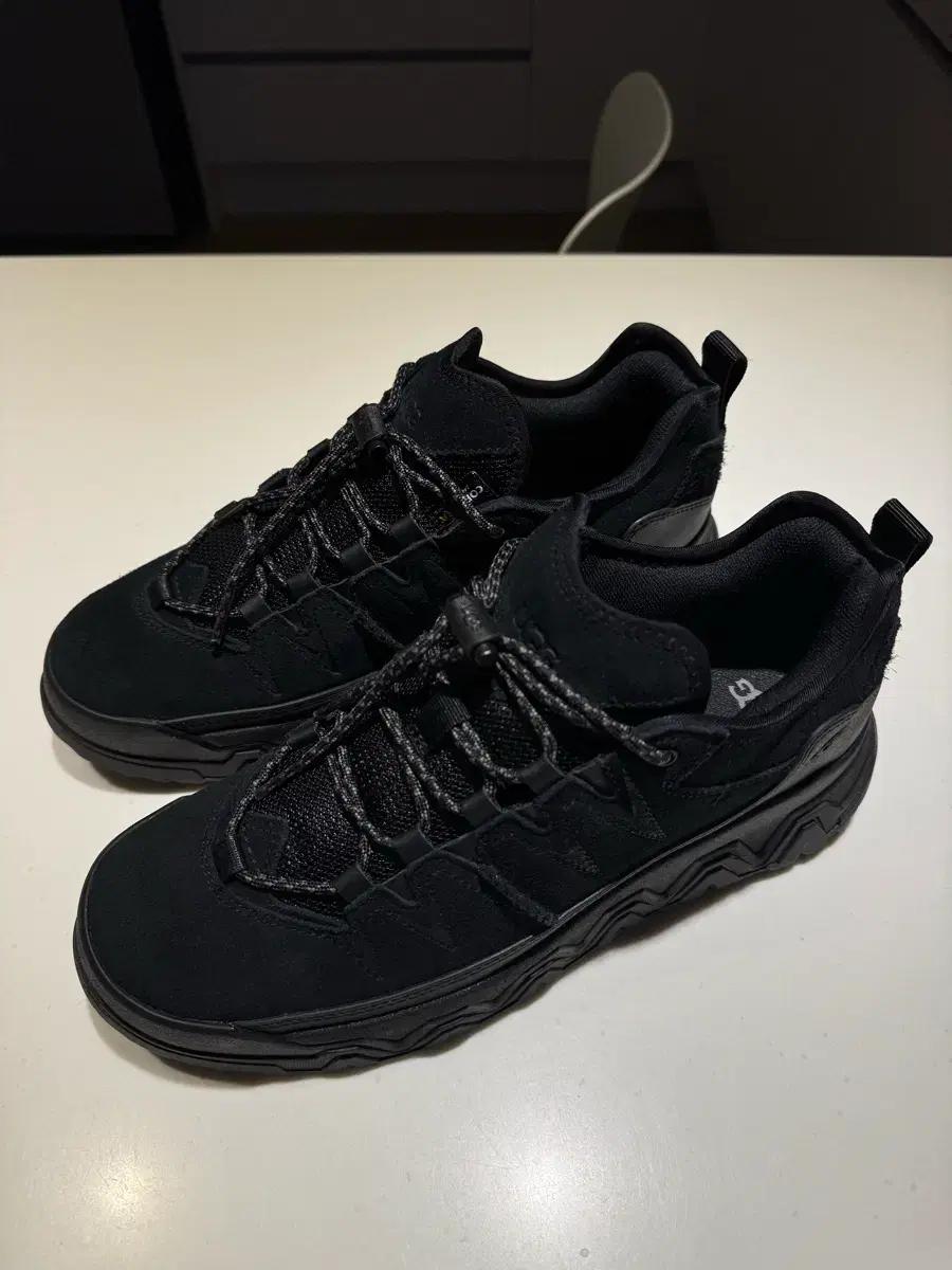 어그 캡트레일로우 UGG M CapTrail Low 스니커즈 새상품270