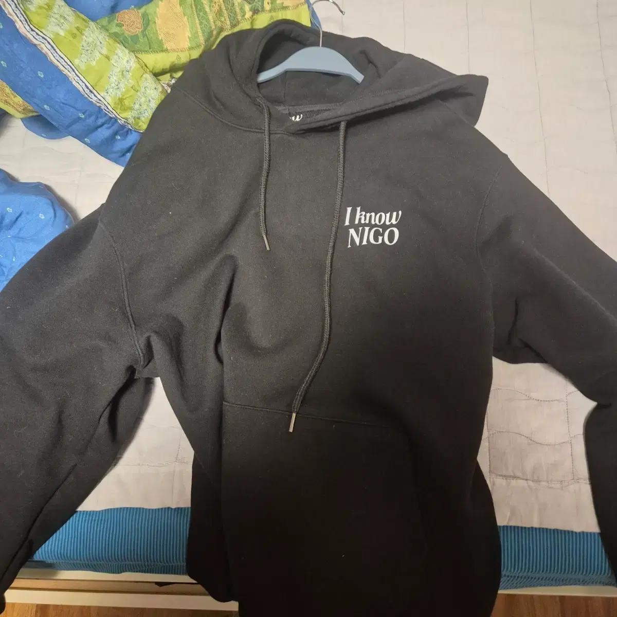 휴먼메이드 니고의 I Know NIGO 빅로고 그래픽 후드티