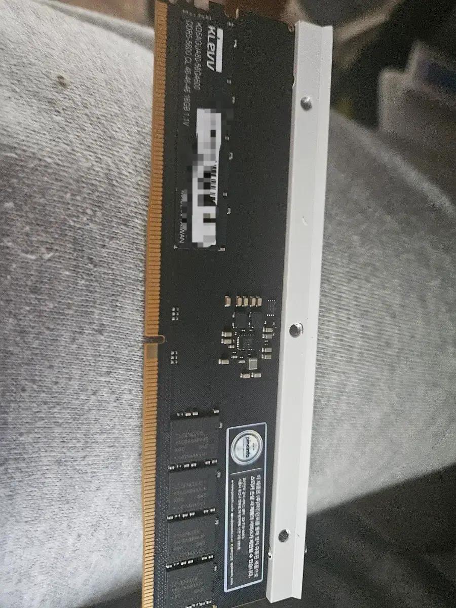 ESSENCORE KLEVV DDR5 16GB 파인인포 + 방열판
