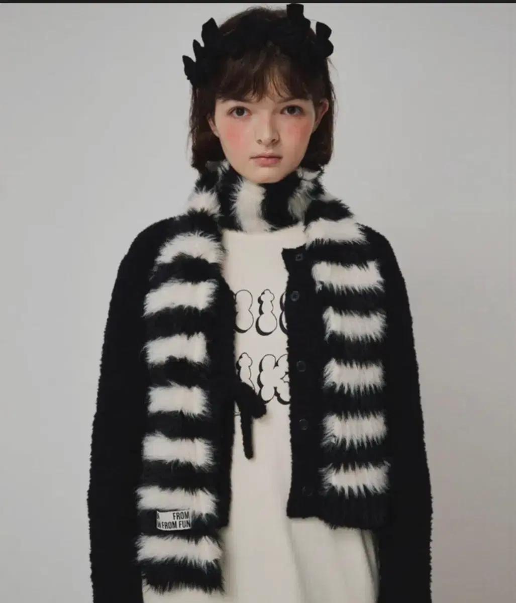 펀프롬펀 HAIRY KNIT MUFFLER, BLACK+IVORY