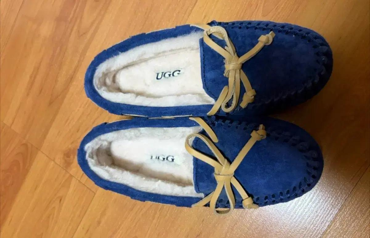 UGG 어그 모카신 네이비