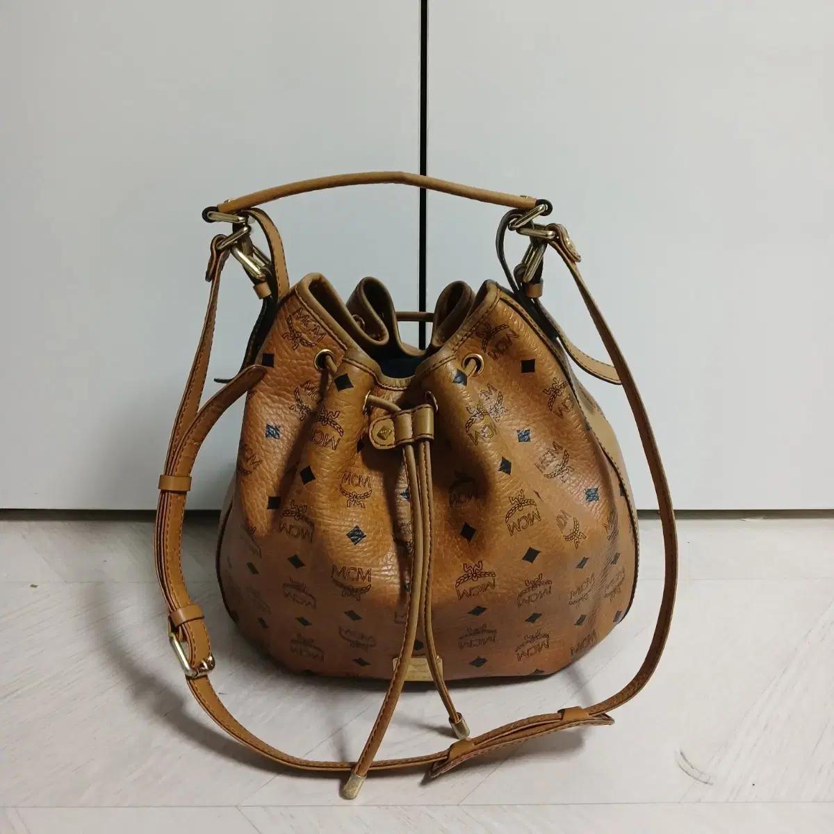 정품 MCM 비세토스 브라운 복조리백