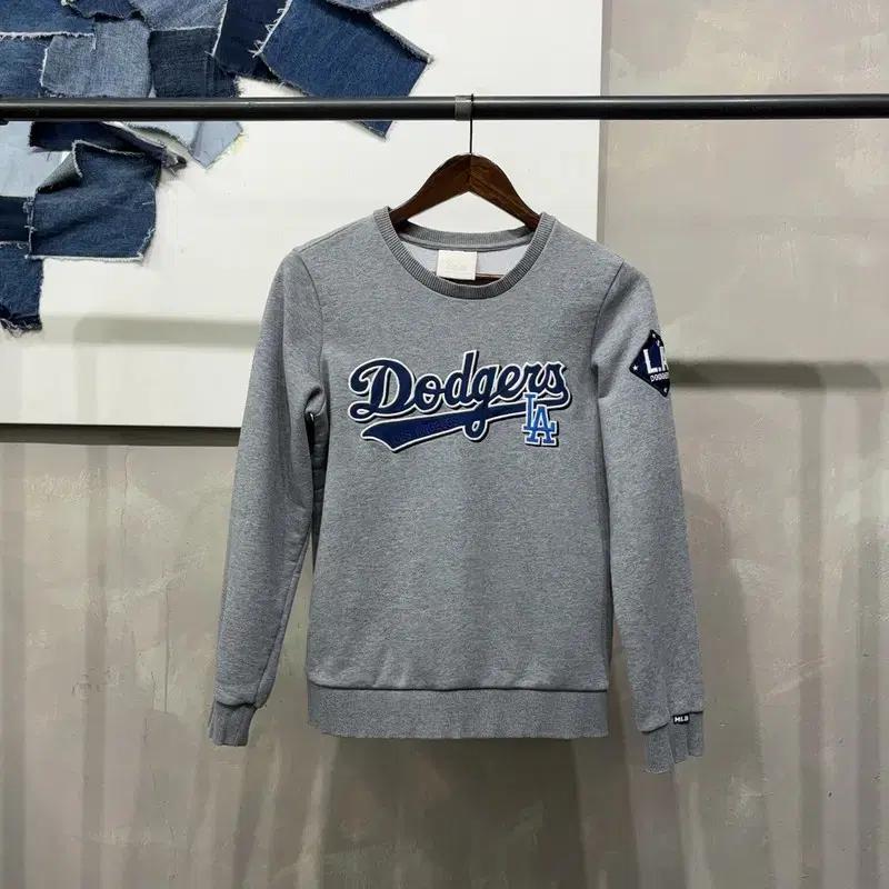 (90) MLB LA다저스 여성 캐주얼 자수 맨투맨 긴팔 티