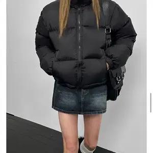 블랙업 제니드 덕다운 크롭패딩 블랙 여성 숏패딩