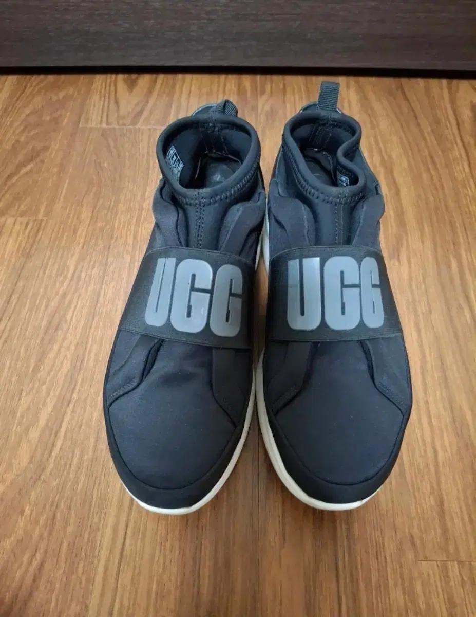 UGG Neutra 여성 스니커즈 블랙 240