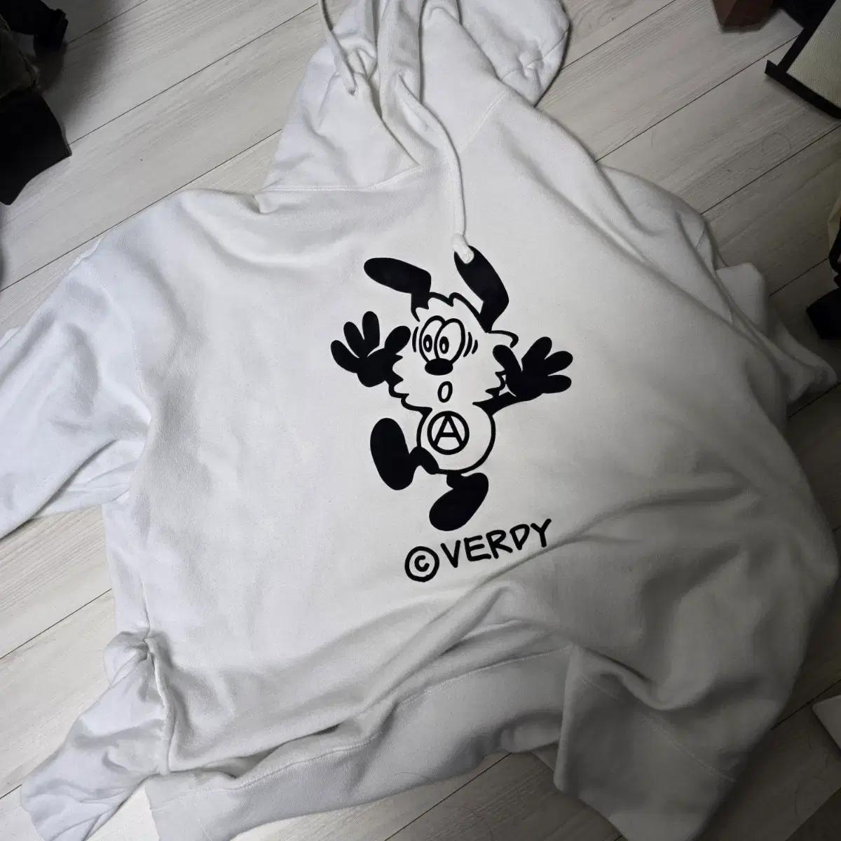 VERDY  후드티 유니클로