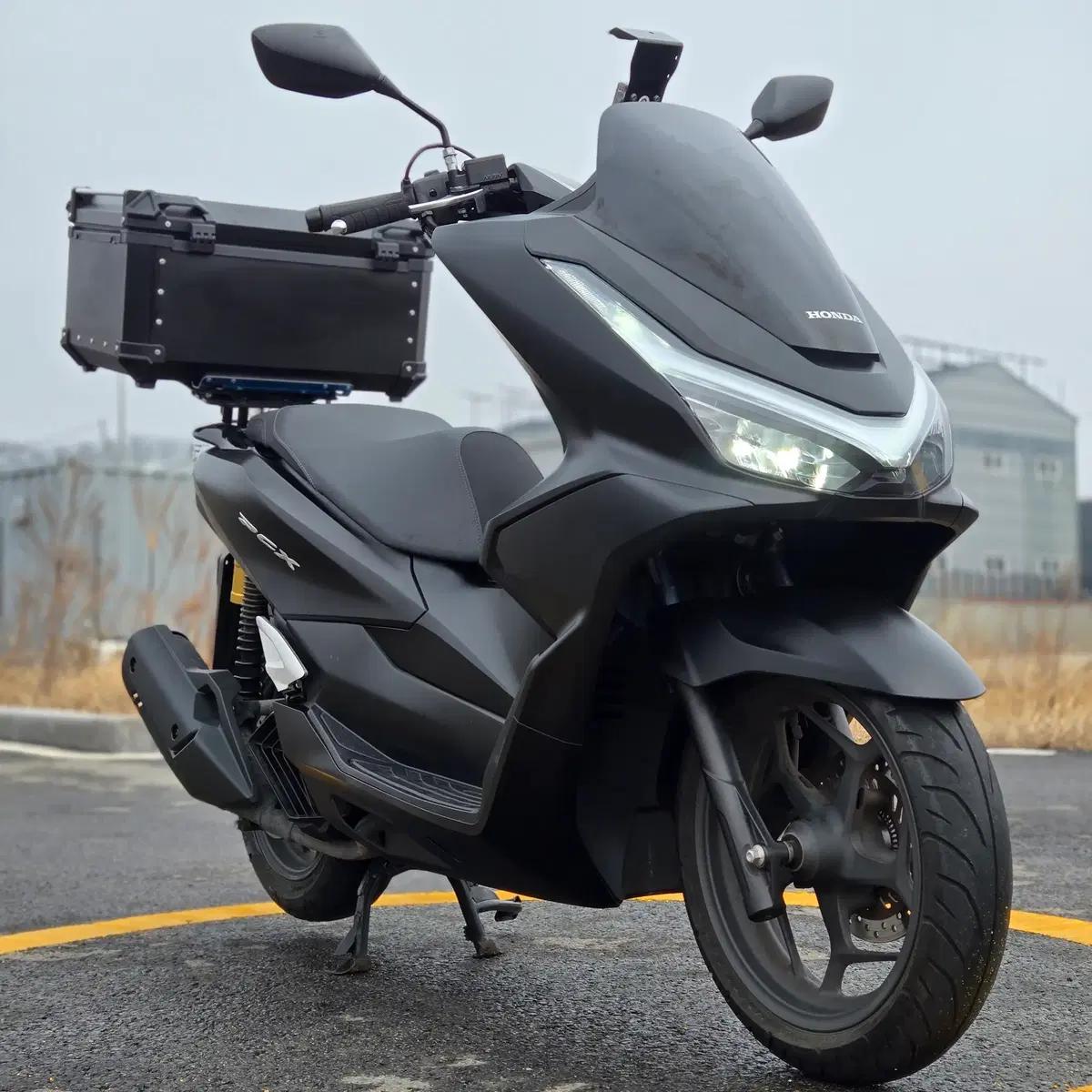 신차보증)혼다 pcx125 25년식 1만km 배달셋팅 바이크 판매합니다.