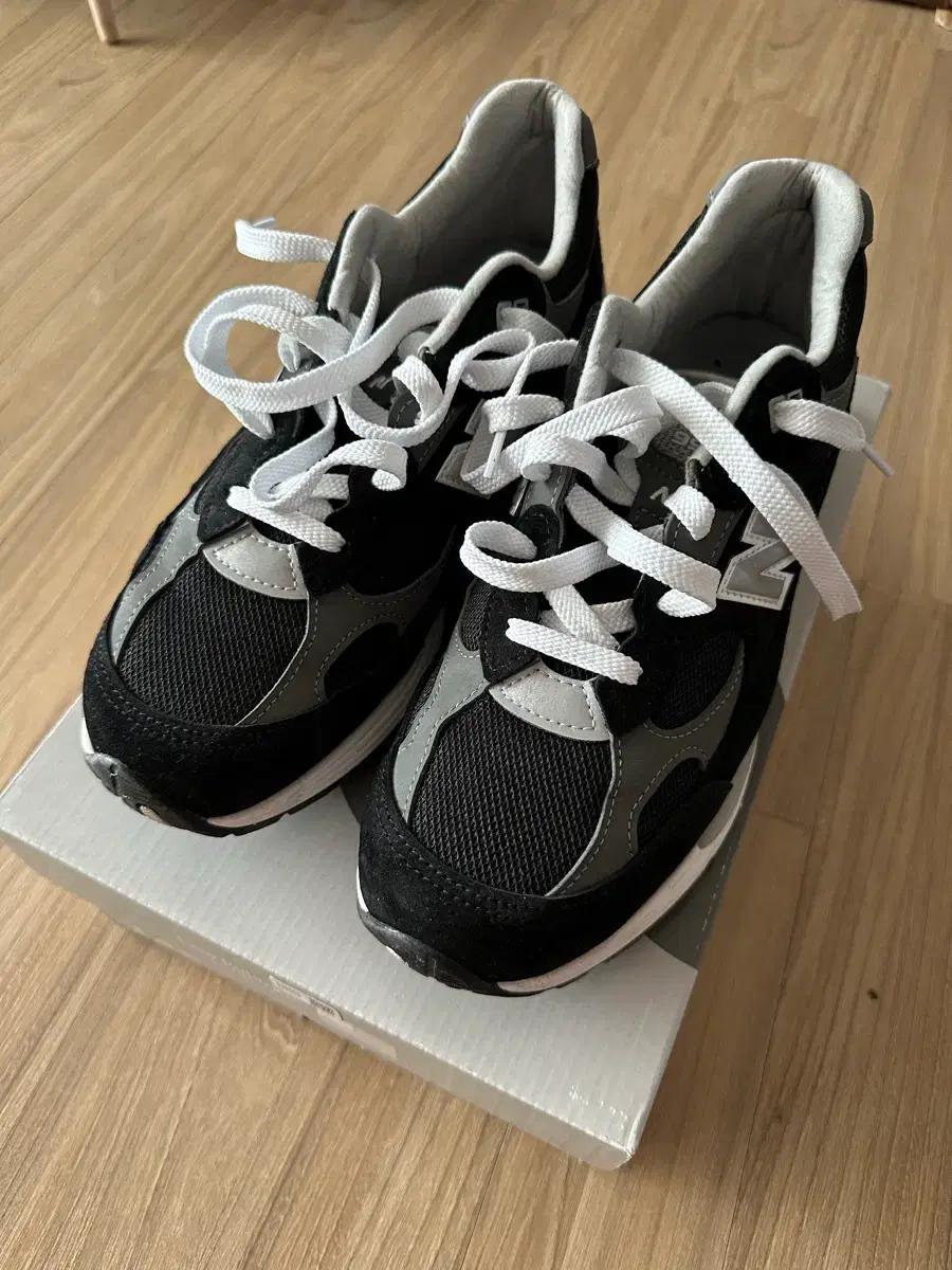 뉴발란스 992 코어 블랙 그레이 275