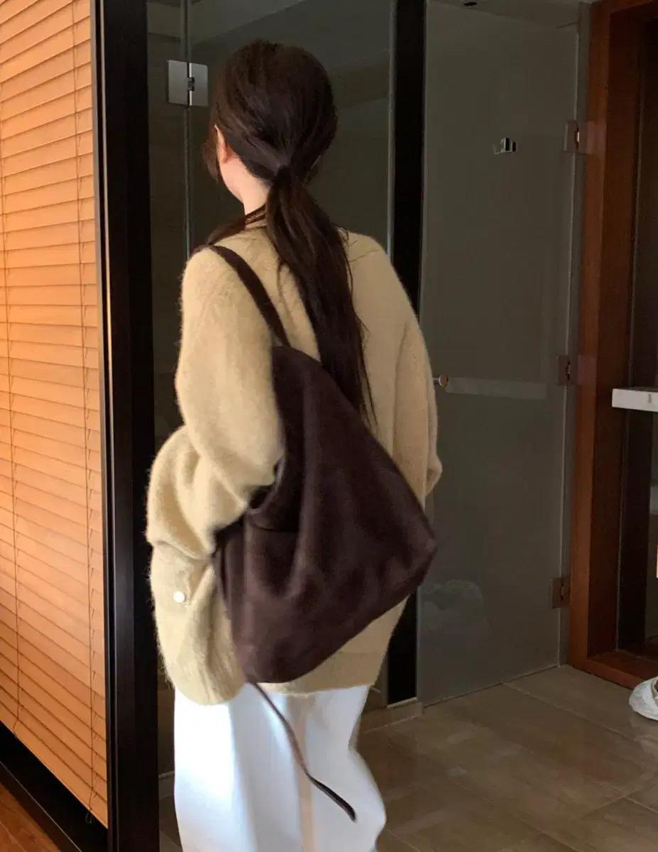 므앤 이솝 스웨이드 숄더백 오버테이크 뉴하임백 브라운