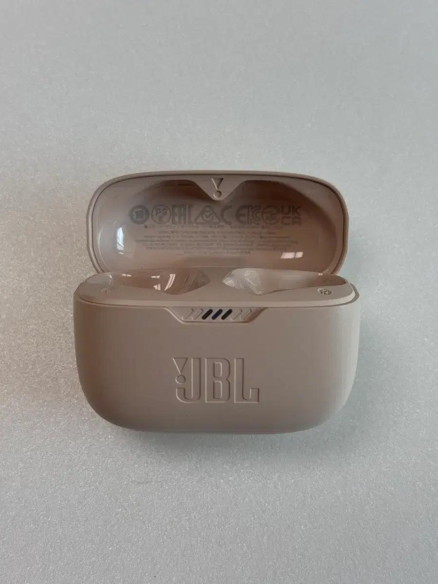 JBL TUNE230NC TWS 본체