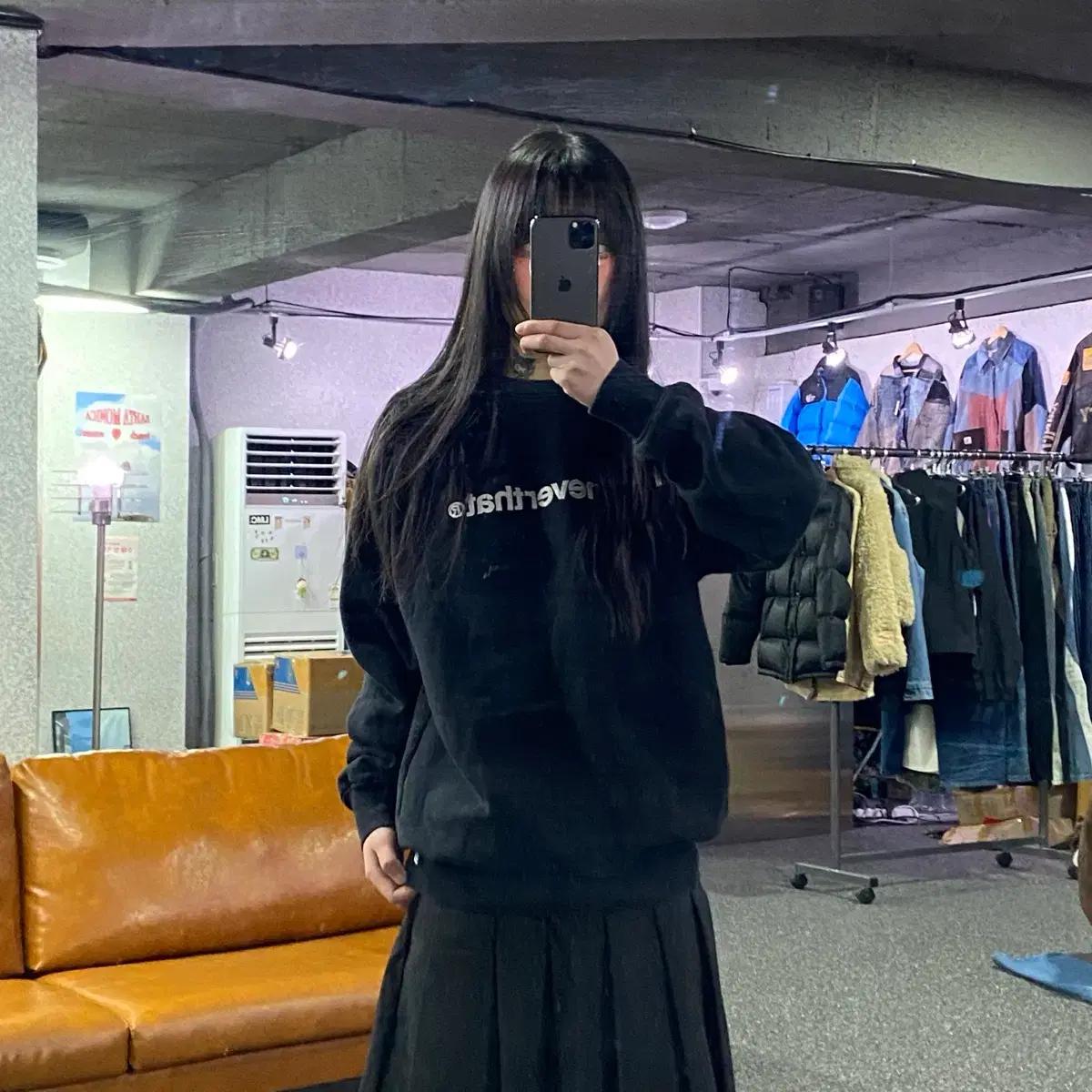 디스이즈네버댓 로고 블랙 크루넥 B4085