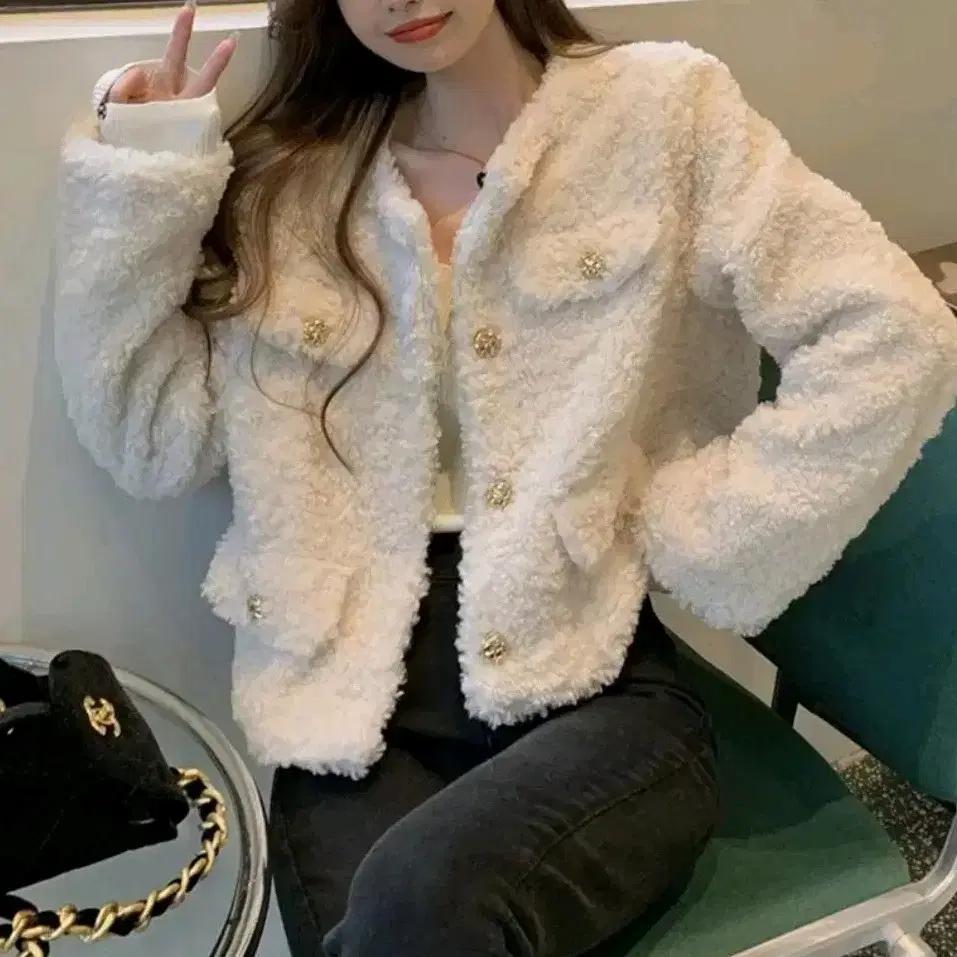 메이비베이비 도톰 양털 트위드 크롭 퍼자켓 퍼빗하와 가내스라오브제스트렌느